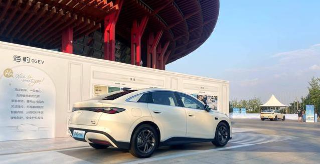 比亚迪海豹06EV北京上市，10.98万起，云辇-C有多香？