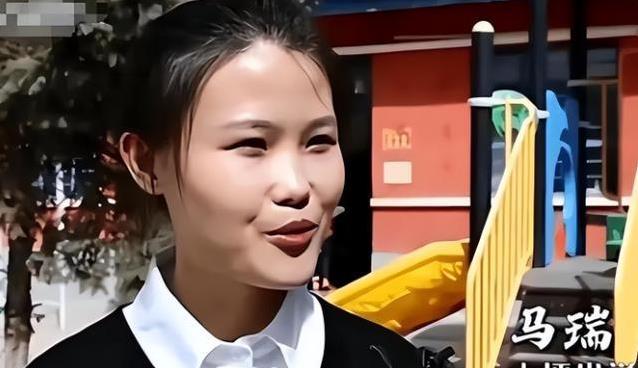 小女孩一笑成名，百万合同摆眼前，父母却做出惊人决定！