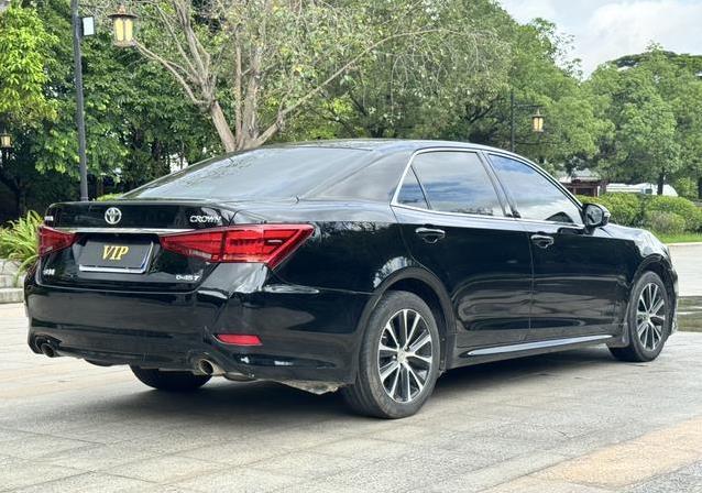 15万开走8万公里豪车，20款丰田皇冠，值不值？