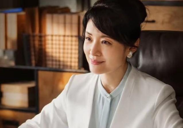 周涛告别央视内幕：第一段婚姻心酸收场，二婚翻盘，幸福了吗？