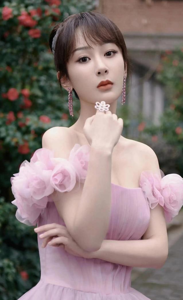 童星杨紫33岁惊艳白玉兰,气场全开美翻全场,张一山却只做朋友?_新闻看看