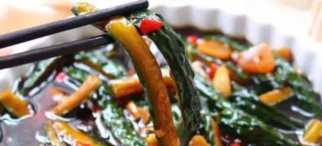 一根黄瓜切片拌蚝油，冰箱一夜变美味，你敢试吗？