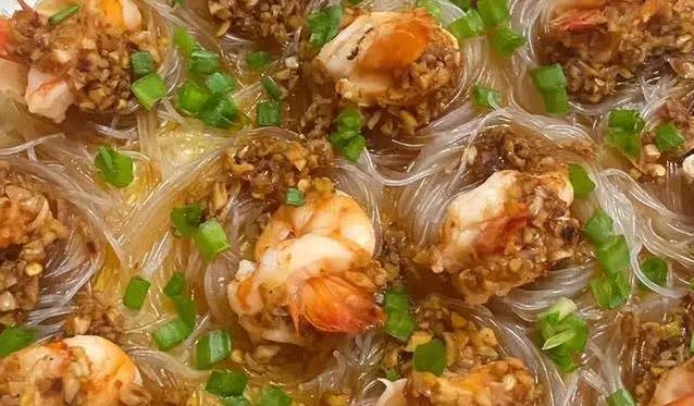 10分钟搞定蒜蓉粉丝蒸虾，鲜香扑鼻，家人抢着吃