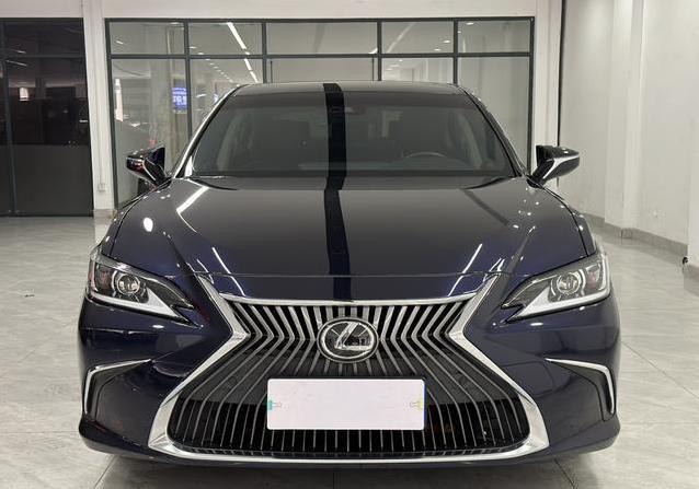 21年雷克萨斯ES仅跑5万公里，17万入手豪华车，值不值？