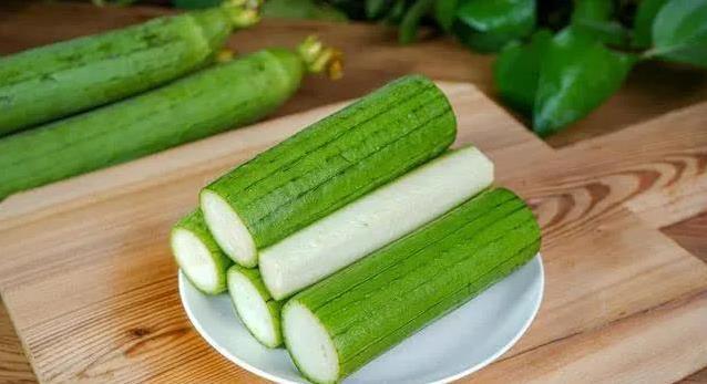 丝瓜这么炒，10分钟上桌，香到全家抢着吃
