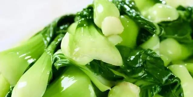 两分钟炒出脆嫩青菜，3个小技巧，厨房小白也能变大厨