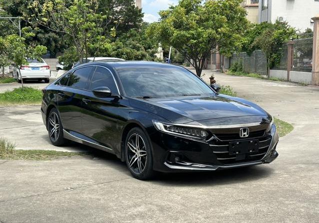 23万雅阁两年跌10万，10.68万买旗舰版，真能捡大便宜？