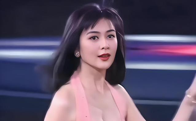 62岁关之琳脸肿难认，53岁朱茵身高硬伤，港圈女神今何在？