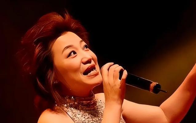 她唱红豫剧却被奶奶收回艺名，离婚风波后仍站春晚，凭啥还敢唱？