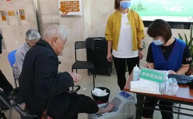 每天一杯牛奶，骨头硬朗寿命长，医生揭秘真相！