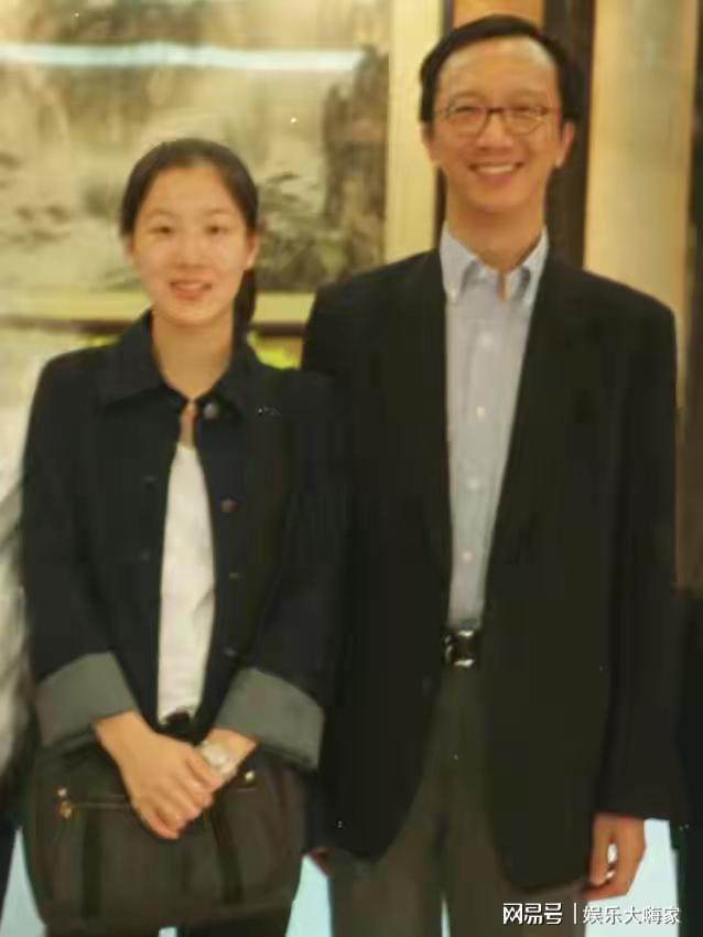 网传伏明霞与梁锦松离婚并净身出户，深夜发文：“告别过去，重新开始!”