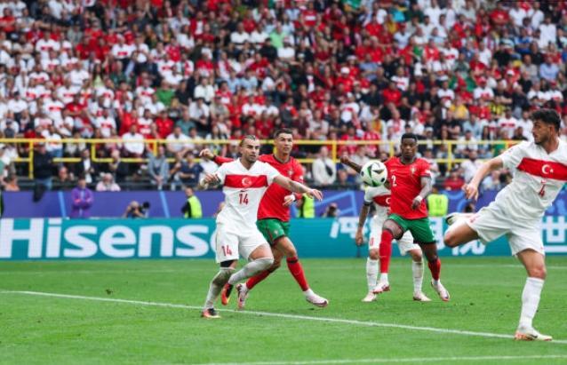葡萄牙刚进欧洲杯16强，王牌锋霸就被欧足联禁赛，引发球迷热议