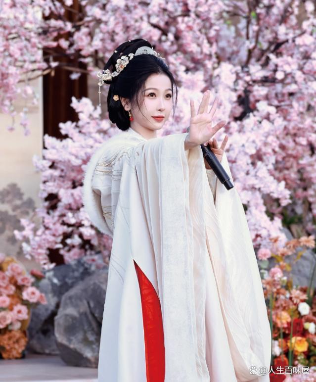 虞书欣张云龙新剧同框 粉丝破纪录应援引发热议