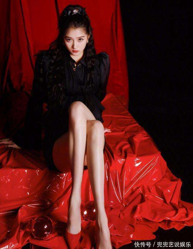 关晓彤金靖王玉雯各美各的 春晚造型引热议