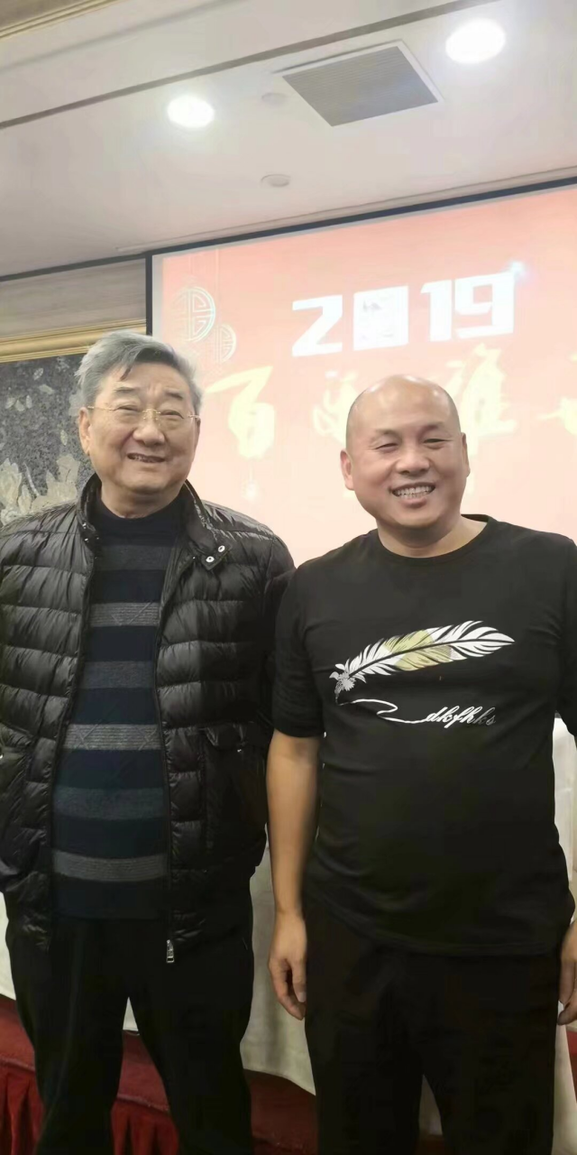 美術師劉俠：筆墨丹青傳藝韻，勾勒書畫新世界！