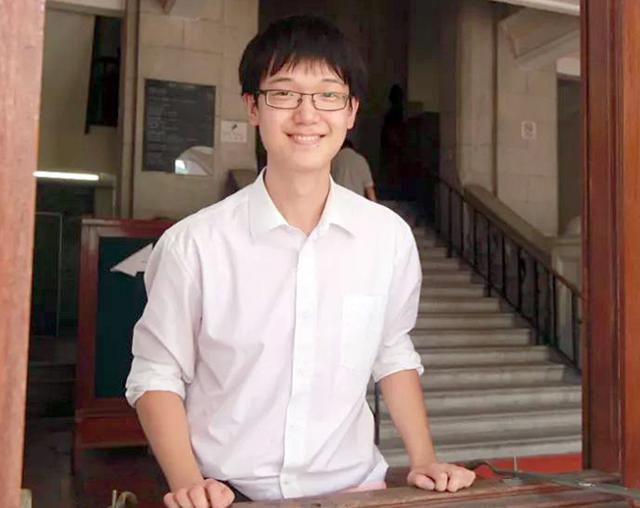 高考状元放弃清北读香港大学，留美8年称：感谢拒绝