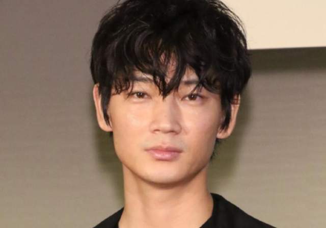 40岁绫野刚被曝私生活混乱强迫28岁女星开房2