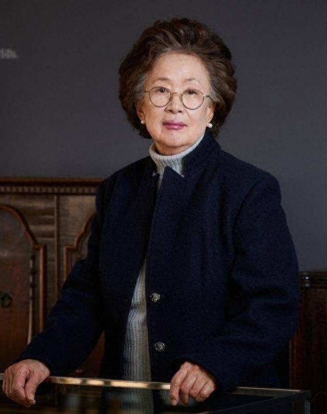 资料显示,韩国女演员罗文姬1941年11月30日出生于中国北京,曾