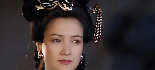 何晴称为孩子淡出荧屏很值得 演技与家庭并重