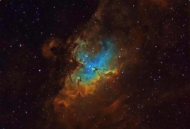 创世之柱即将消失?哈勃揭秘宇宙中的“蛀虫”_新闻看看