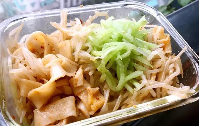 简单凉皮做法，不用揉面洗面，配方全部告诉你，按步骤来一次成功