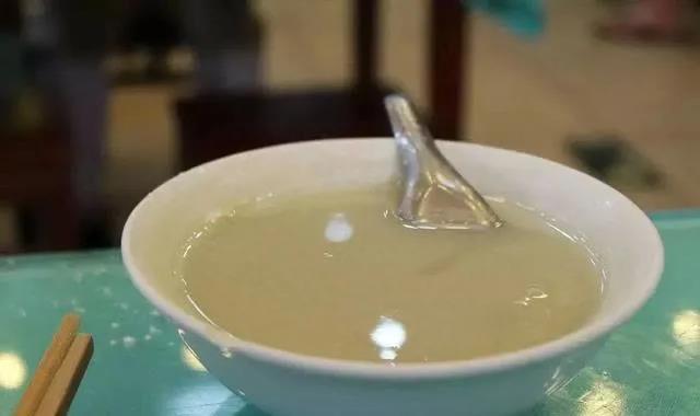 北京名小吃“豆汁儿”，有人认为臭过榴莲，你敢尝试吗