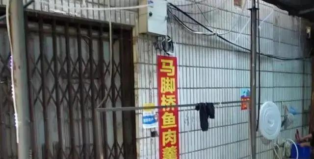 福建用鲨鱼制作的小吃，9元一碗全是肉，环境破旧却人气满满