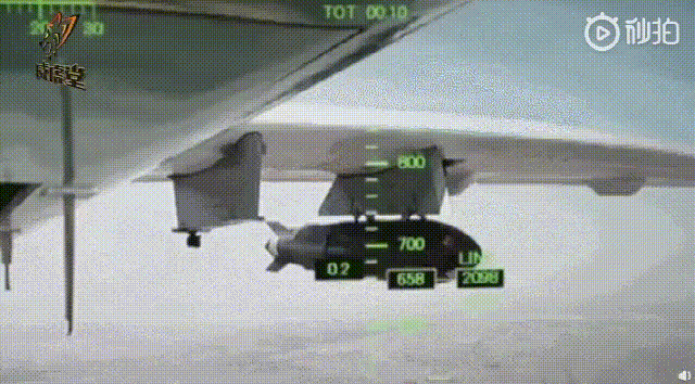 我國新型無人機空投畫麵曝光，形似航空炸彈的“物資艙”引發關注