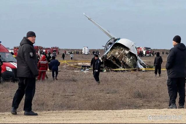 阿塞拜疆航空坠毁客机机舱内画面 幸存者描述惊魂时刻