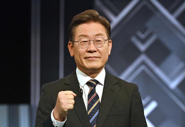 专家：韩国大选惊现黑马 三强对决局势紧张