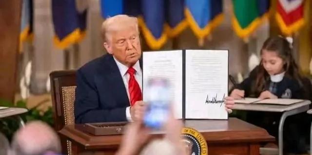 特朗普身体状况“亮红灯”了吗 健康疑云引发关注