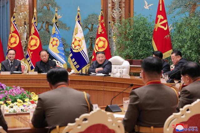 朝鲜中央军委扩大会议讨论加强作战训练、完善战争准备态势 韩媒：意在阐明应对韩美联合军演的意志