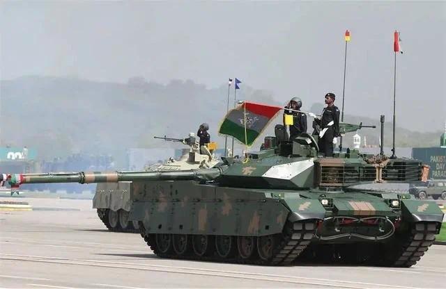 参加巴基斯坦阅兵的VT-4主战坦克