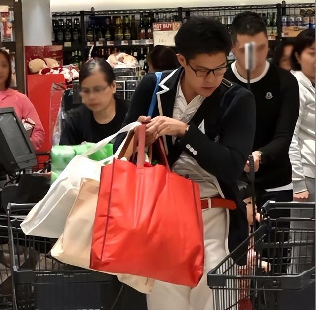 霍启刚在香港担任什么职位 他和郭晶晶的婚姻,是相互成就!