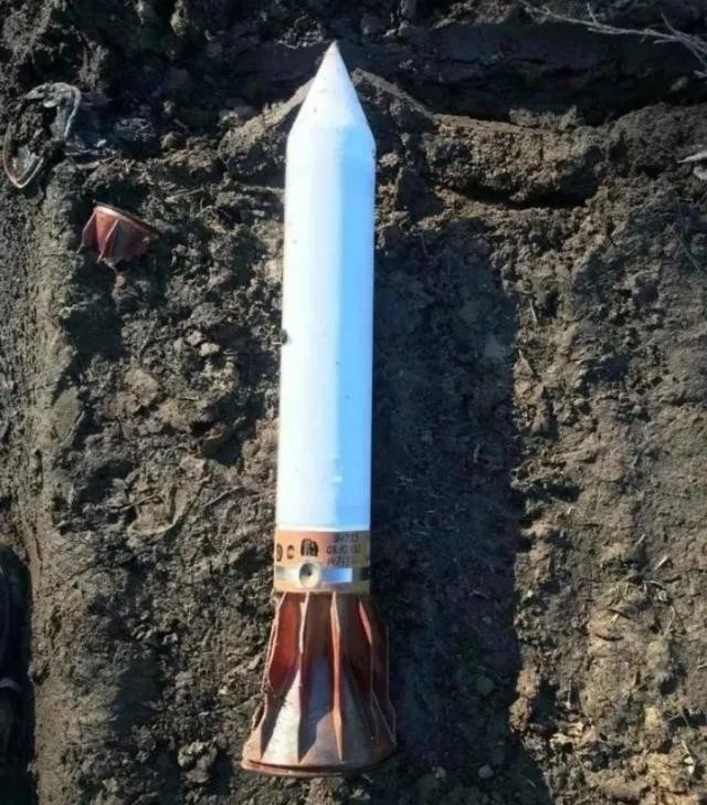 乌军展示“伊斯坎德尔”-M导弹的诱饵弹。