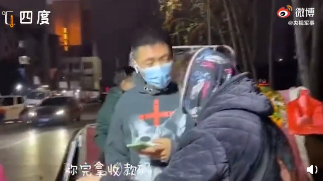 熟悉的味道！冬至消防员吃水饺认出妈妈的味道