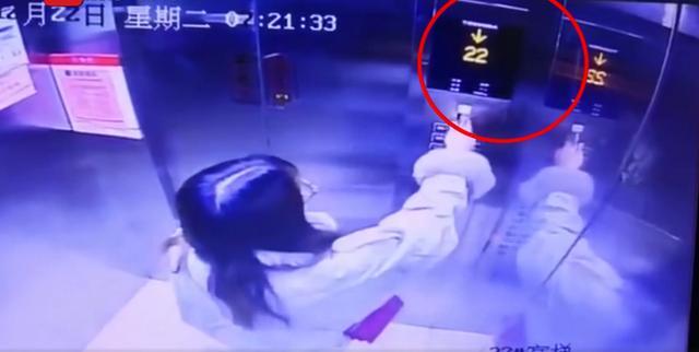 教科书式逃生！电梯骤降23层女子迅速按下数排楼层按钮