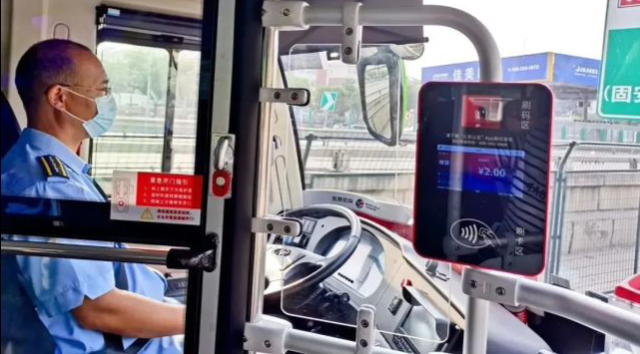 多地新学期中小学开学第一天|北京公交全日加车4000余次