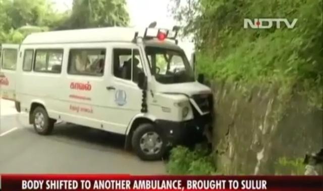 印度国防参谋长遗体运送车队出车祸