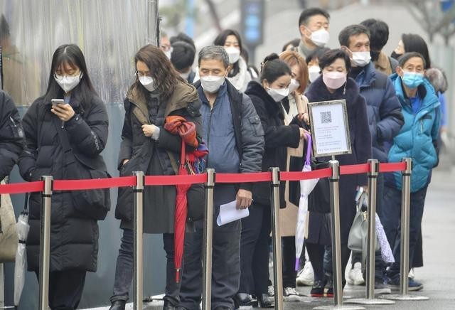 韩国政府叫停与病毒共存模式 重启社交距离措施