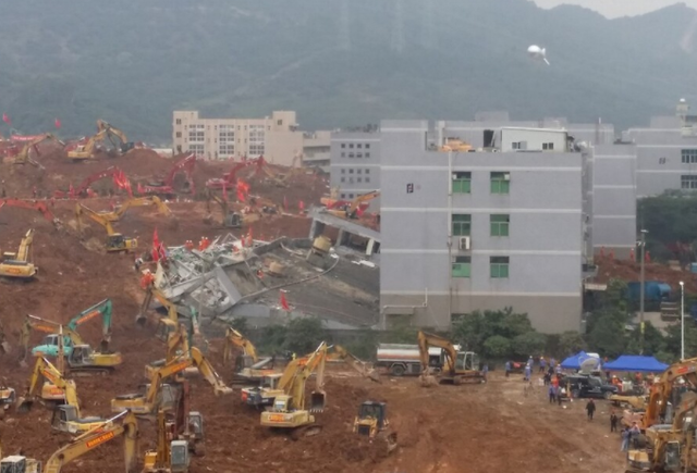贵州毕节工地山体滑坡致14人遇难 千余人投入救援