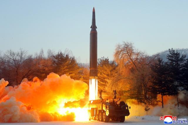 朝鲜宣布成功试射高超音速导弹 金正恩到场观看