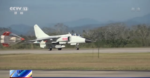 新年度首飞！南部战区海军航空兵演练超低空突防