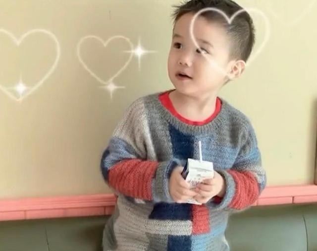 奶奶为孙子织14000元同款毛衣