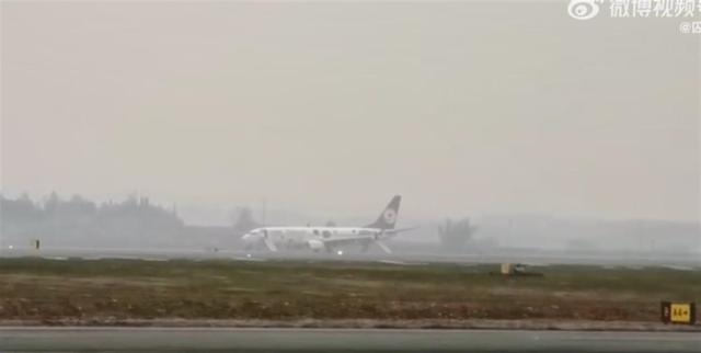 航班急降长沙：或因飞行中货舱出现警情 128架航班取消