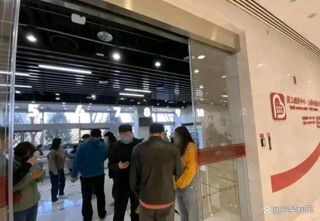 京东被曝1000多号人排队办离职
