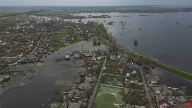 乌克兰军队放水淹村庄阻挡俄军