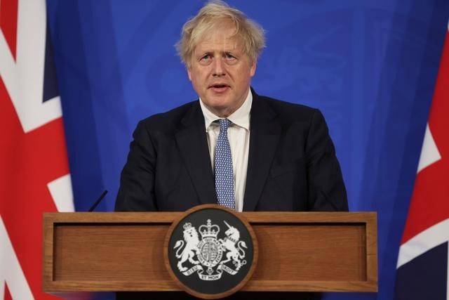 英国首相约翰逊挺过不信任投票