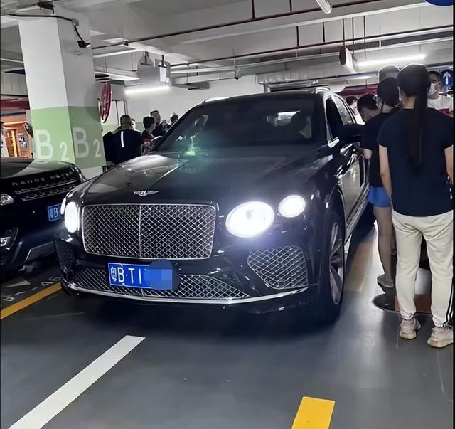 媒体评宾利车位风波:已成反腐线索 胡锡进：不赞成无限追问
