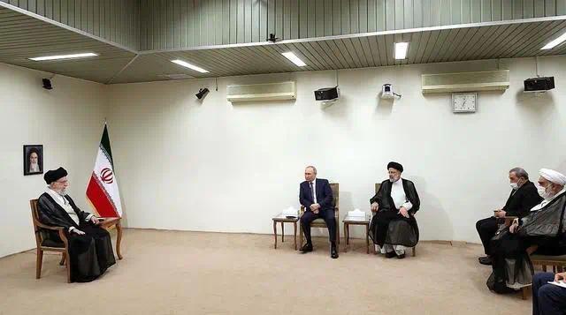 当地时间2022年7月19日，伊朗德黑兰，伊朗最高领袖哈梅内伊在德黑兰会见到访的俄罗斯总统普京。图片来源：视觉中国